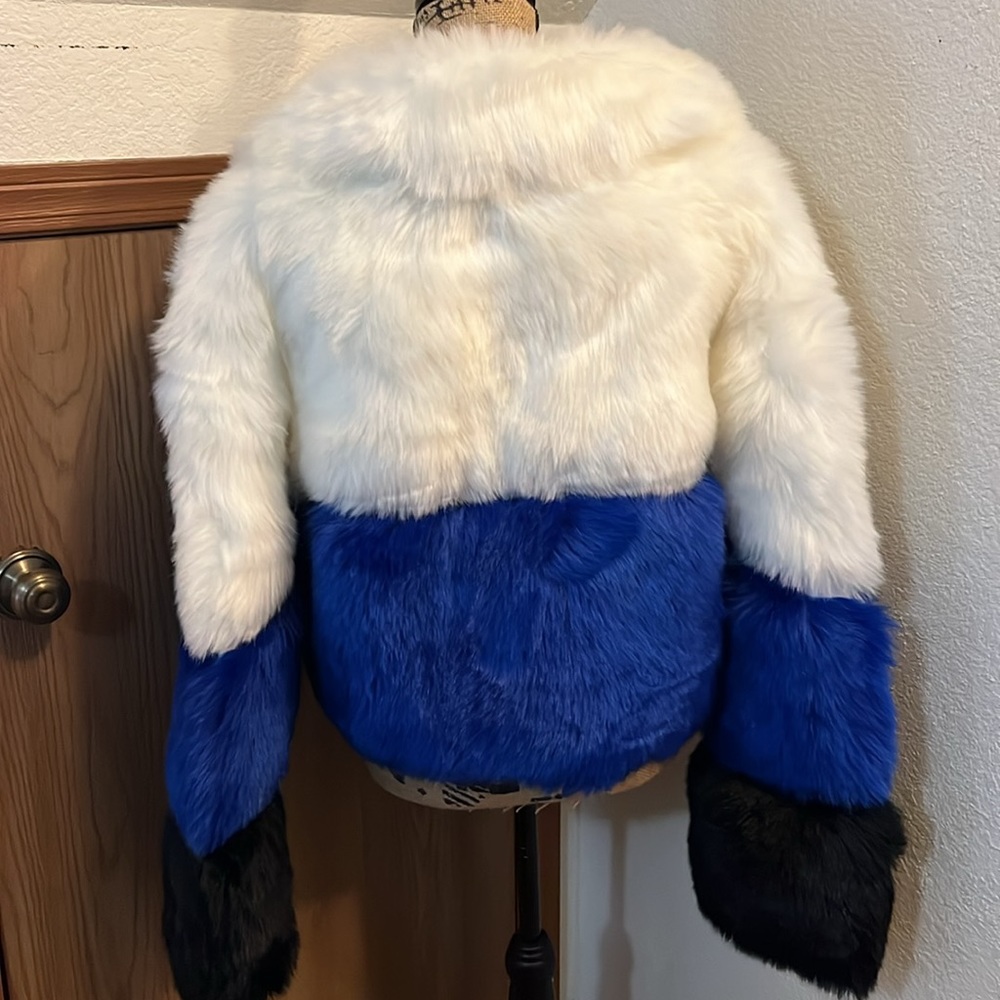 AKIRA Crop Faux Fur Jacket - Picture 2 of 7